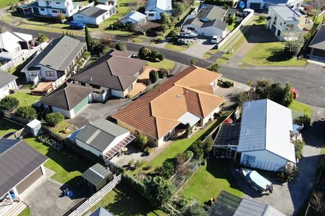 Photo of property in 111 Everitt Crescent, Whangamata, 3620