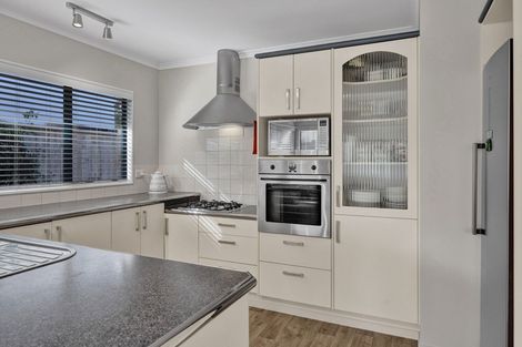 Photo of property in 2 Kawaroa Close, New Plymouth, 4310