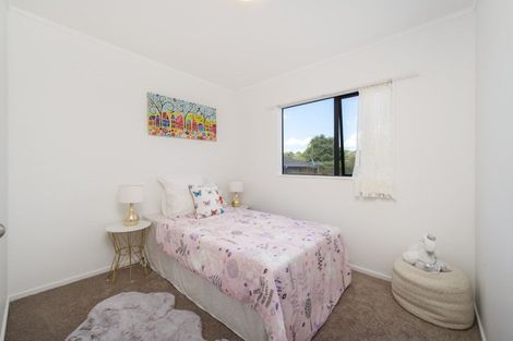 Photo of property in 2/83 Aviemore Drive, Highland Park, Auckland, 2010