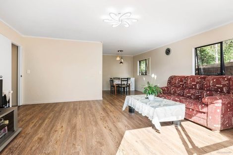 Photo of property in 2/8 Locket Road, Glenfield, Auckland, 0629
