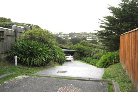 Photo of property in 25 Evesham Place, Newlands, Wellington, 6037