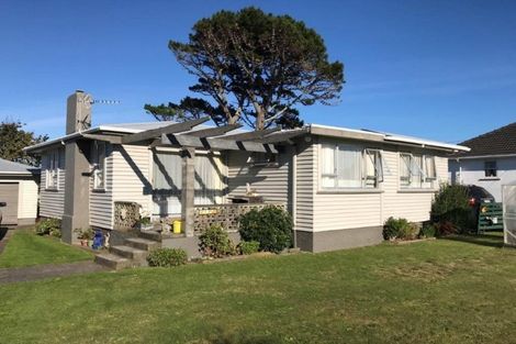 Photo of property in 6 Buchanan Place, Hawera, 4610