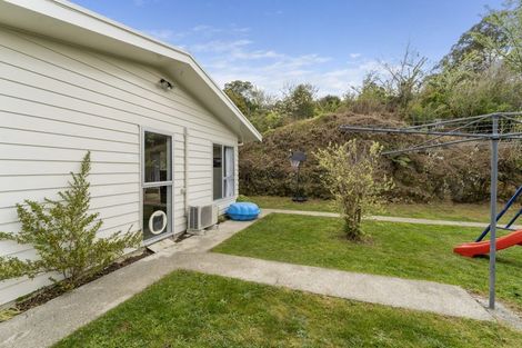 Photo of property in 5a Julia Place, Tawa, Wellington, 5028