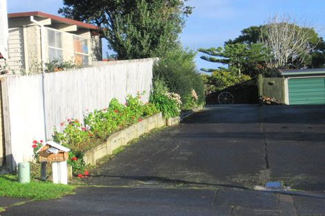 Photo of property in 120 Glenmore Road, Sunnyhills, Auckland, 2010