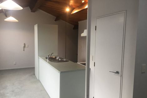 Photo of property in Metro Apartments, 16/220 Thorndon Quay, Pipitea, Wellington, 6011