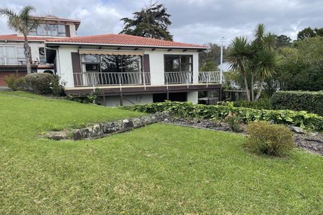 Photo of property in 2/918 Beach Road, Waiake, Auckland, 0630