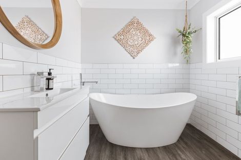 Photo of property in 12 Mcdonnell Street, Omokoroa, 3114