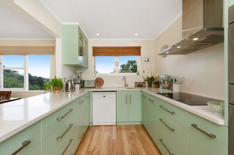 Photo of property in 4 Bishops Glen, Tawa, Wellington, 5028