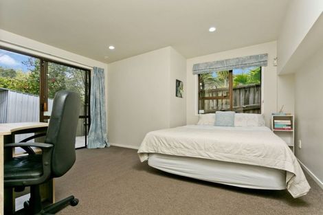 Photo of property in 2/33 Korotaha Terrace, Rothesay Bay, Auckland, 0630