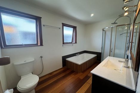 Photo of property in 28 Woodford Avenue, Henderson, Auckland, 0610