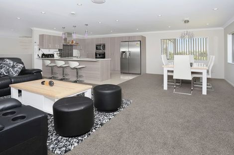 Photo of property in 16a Cedar Heights Avenue, Massey, Auckland, 0614