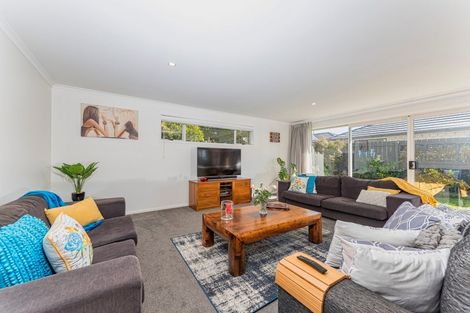 Photo of property in 13 Papa Orchard Drive, Kumeu, 0810