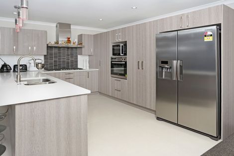 Photo of property in 16a Cedar Heights Avenue, Massey, Auckland, 0614