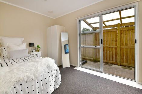 Photo of property in 1/25 Edgware Road, West Harbour, Auckland, 0618