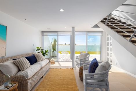 Photo of property in 135 Main Road, Redcliffs, Christchurch, 8081