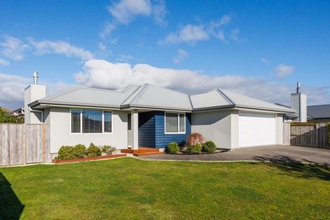 Photo of property in 6 Atlantic Drive, Fitzherbert, Palmerston North, 4410