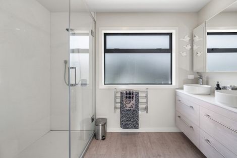 Photo of property in 28 Mata Place, Kinloch, Taupo, 3377