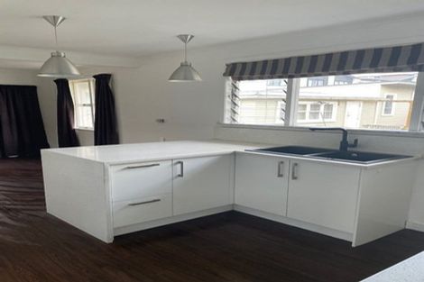 Photo of property in 10 Stephen Avenue, Henderson, Auckland, 0610