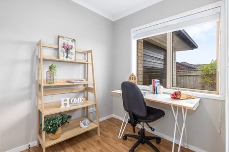 Photo of property in 122 Endeavour Drive, Whitby, Porirua, 5024