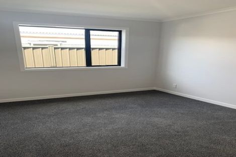 Photo of property in 5 Pihoihoi Place, Kenepuru, Porirua, 5022