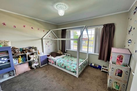 Photo of property in 20 Longbill Place, Glendene, Auckland, 0602