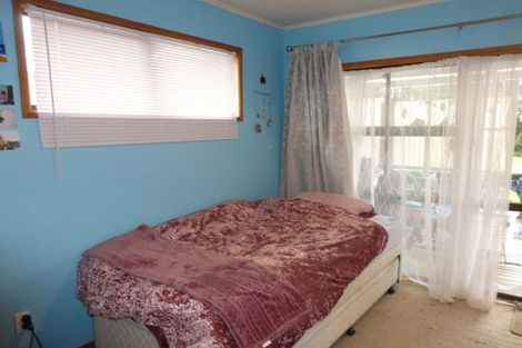 Photo of property in 46 La Rosa Street, Green Bay, Auckland, 0604