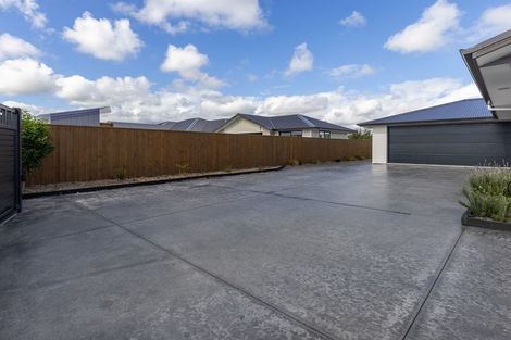 Photo of property in 12 Ash Close, Levin, 5510