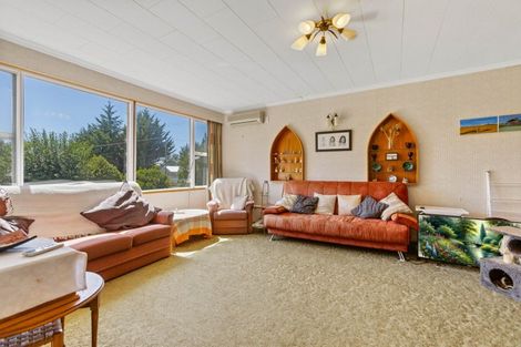 Photo of property in 6 Cambridge Road, Patearoa, 9398