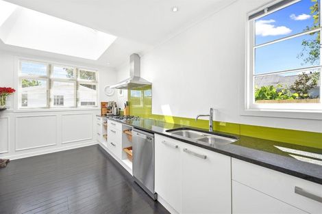 Photo of property in 139 Wilsons Road, Saint Martins, Christchurch, 8022