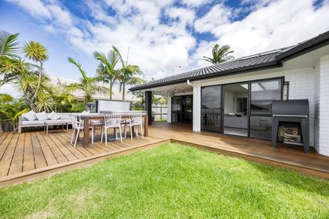 Photo of property in 36 Kath Hopper Drive, Orewa, 0931