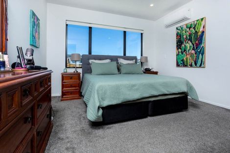 Photo of property in 10 Awaiti Way, Orewa, 0931