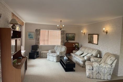 Photo of property in 33d Kirby Street, Glendene, Auckland, 0602