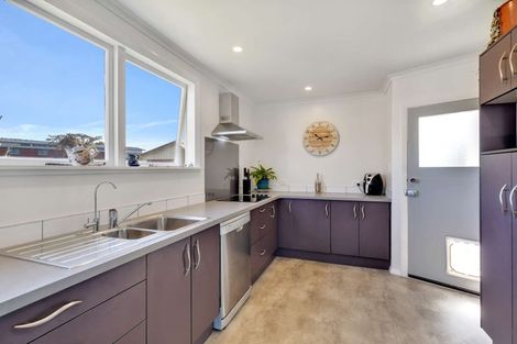 Photo of property in 6 Mahoe Place, Gonville, Whanganui, 4501