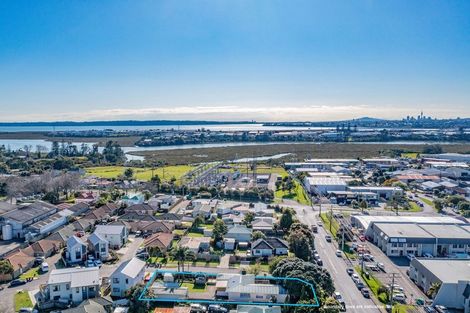 Photo of property in 154 Hepburn Road, Glendene, Auckland, 0602