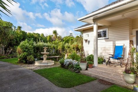 Photo of property in 7091 South Road, Warea, New Plymouth, 4381