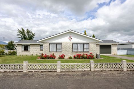 Photo of property in 44 Allardice Street, Dannevirke, 4930