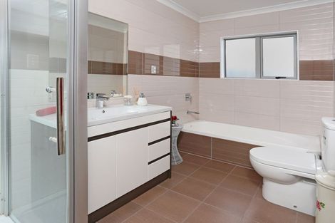 Photo of property in 16a Cedar Heights Avenue, Massey, Auckland, 0614