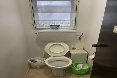 Photo of property in 1/40 Aviemore Drive, Highland Park, Auckland, 2010