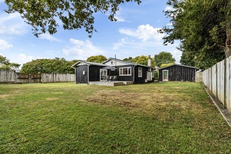 Photo of property in 11 Woodleigh Street, Frankleigh Park, New Plymouth, 4310