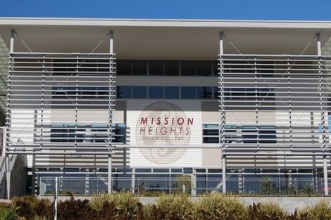 Photo of property in 58 Packspur Drive, Flat Bush, Auckland, 2016