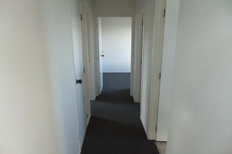 Photo of property in 1/8 Myna Place, Weymouth, Auckland, 2103