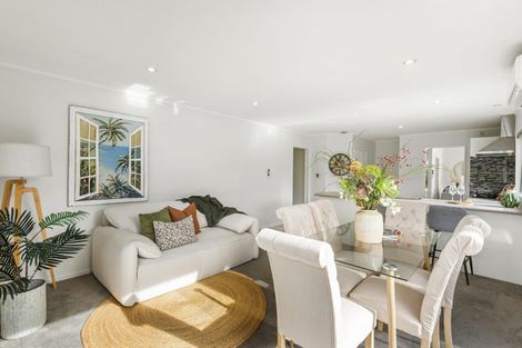 Photo of property in 43 Unsworth Drive, Unsworth Heights, Auckland, 0632