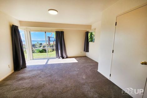 Photo of property in 20 Whiting Grove, West Harbour, Auckland, 0618