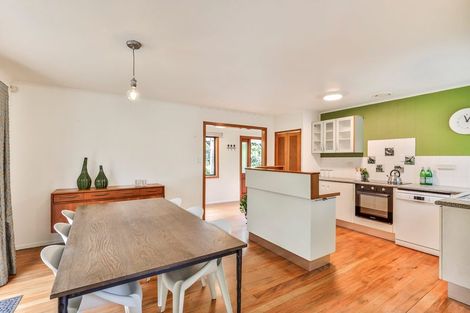 Photo of property in 37 York Road, Titirangi, Auckland, 0604