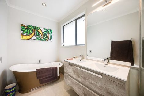 Photo of property in 1135 Scenic Drive North, Swanson, Auckland, 0816