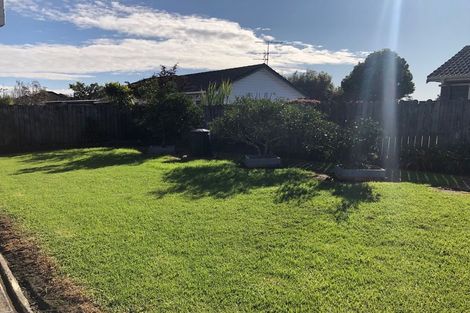 Photo of property in 57 Frank Nobilo Drive, Golflands, Auckland, 2013