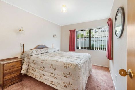 Photo of property in 1/478 Devon Street East, Strandon, New Plymouth, 4312