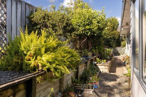 Photo of property in 16 Margaret Drive, Omokoroa, 3114