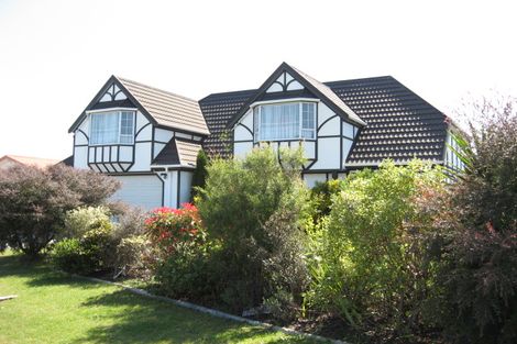 Photo of property in 27 College Drive, Paraparaumu, 5032