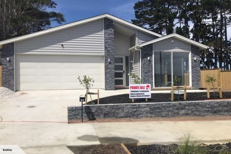 Photo of property in 10 Barrique Road, Kumeu, 0810